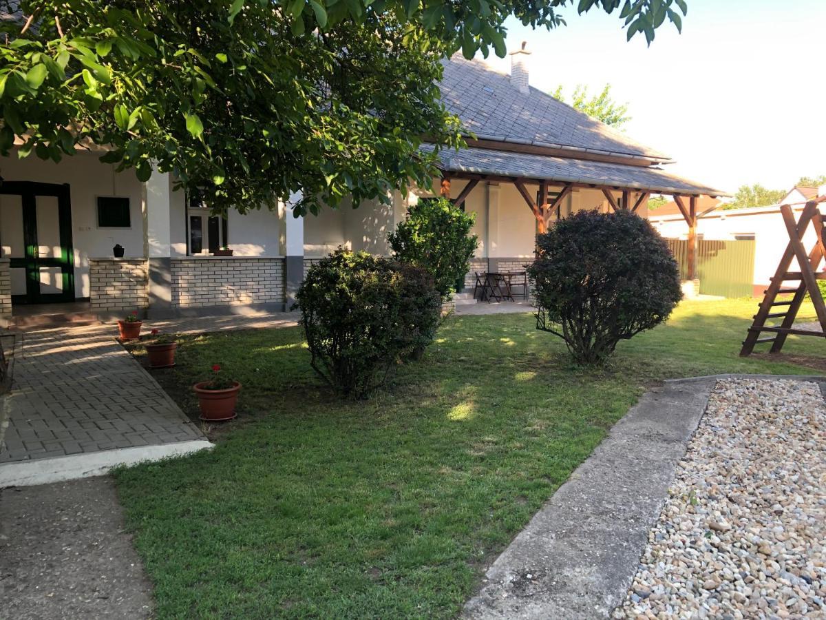 Tisza-Kert Apartmanok Tiszafüred Exterior foto