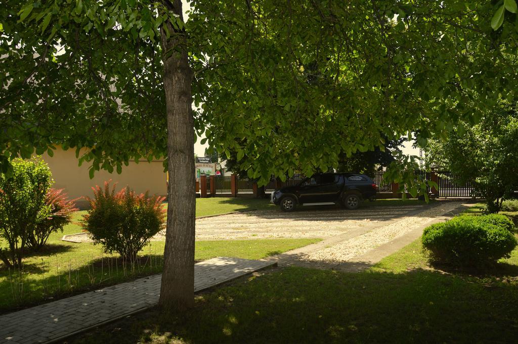 Tisza-Kert Apartmanok Tiszafüred Exterior foto